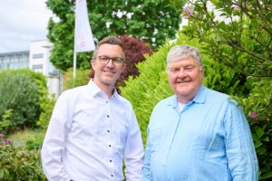 Thomas Küwen und Ludger Kortemeyer-Lanvers, Vorstände der WGEMS eG in Emsdetten, sind mit der sparsamen Remeha-Anlage hochzufrieden.